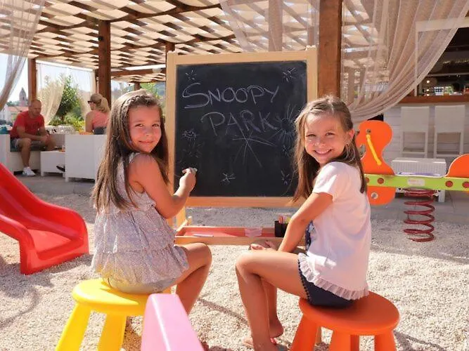 Apartments Dalmatia In Preko, Island Ugljan, With Swimmingpool Croácia