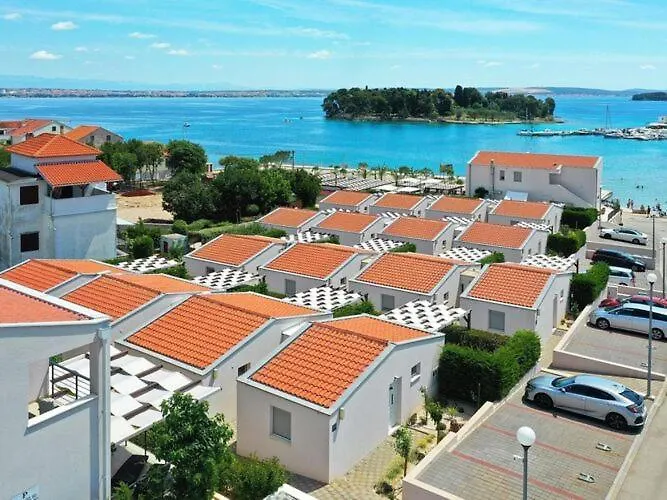 Apartments Dalmatia In Preko, Island Ugljan, With Swimmingpool Croácia